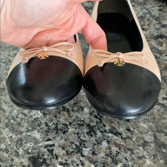 Tory Burch Black and Tan Flats with Bow Accent - Picture 4 of 4
